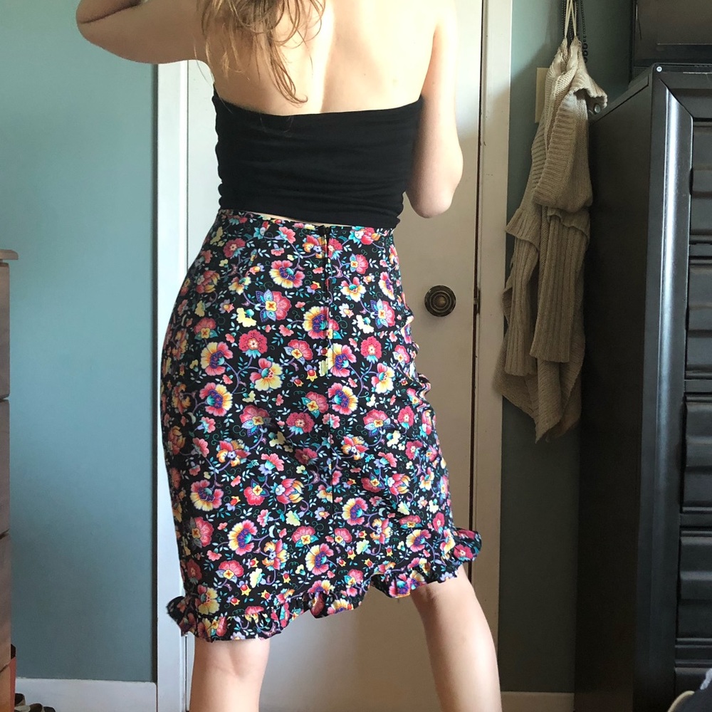 🎉2/$25 Floral print ruffle midi skirt - Picture 6 of 8